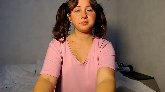 Snapshot of Vivi__Nova chatting on 16, 10, 2025 Vivi  Nova online show from 16, 10, 2025