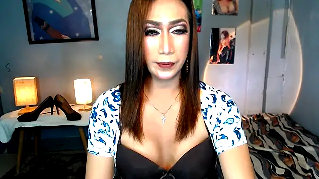 Snapshot of littleredbunny27 chatting on 25, 5, 2026 littleredbunny27 online show from 25, 5, 2026