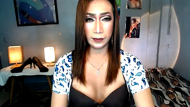 Snapshot of littleredbunny27 chatting on 1, 6, 2026 littleredbunny27 online show from 1, 6, 2026