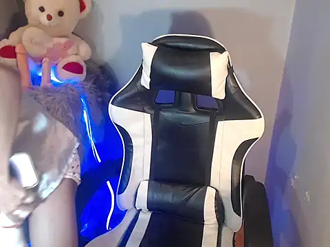 Yourasianbabyemma online show from 3, 11, 2025