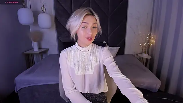 Snapshot of AlysiaSun_ chatting on 17, 10, 2025 AlysiaSun online show from 17, 10, 2025