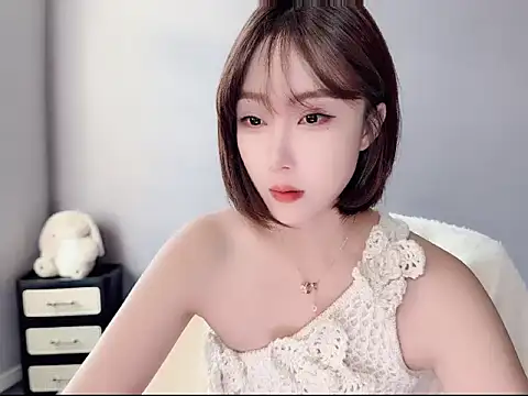 Monica7 online show from 3, 11, 2025