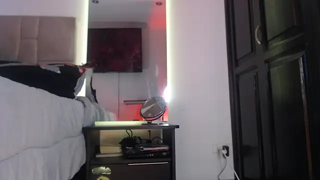 Snapshot of _TiniWild chatting on 16, 3, 2026 TiniWild online show from 16, 3, 2026