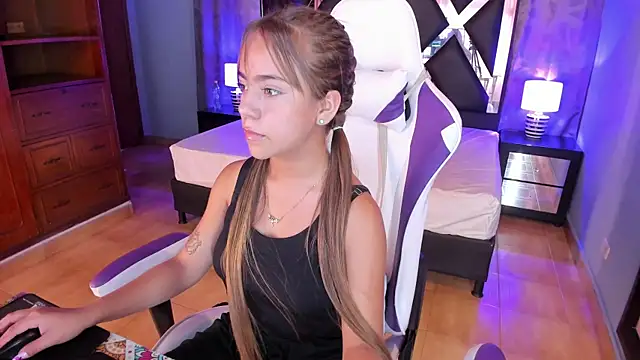 Lily CuteBoobs online show from 15, 10, 2025