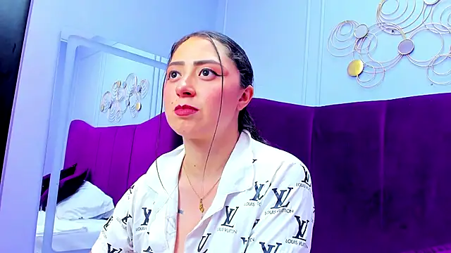 JuliethCruz  online show from 15, 11, 2025