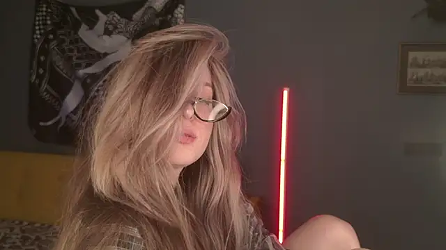 Snapshot of BellaSink chatting on 6, 5, 2026 BellaSink online show from 6, 5, 2026