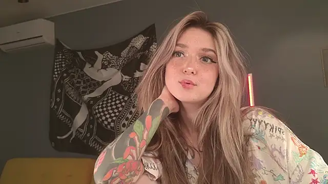 Snapshot of BellaSink chatting on 8, 5, 2026 BellaSink online show from 8, 5, 2026