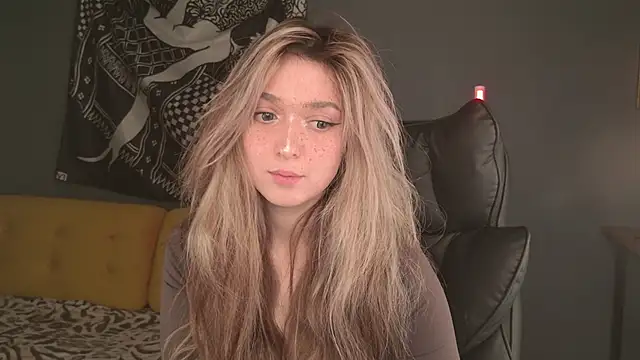 Snapshot of BellaSink chatting on 19, 5, 2026 BellaSink online show from 19, 5, 2026