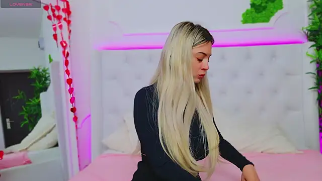 AriannaSins online show from 28, 2, 2025