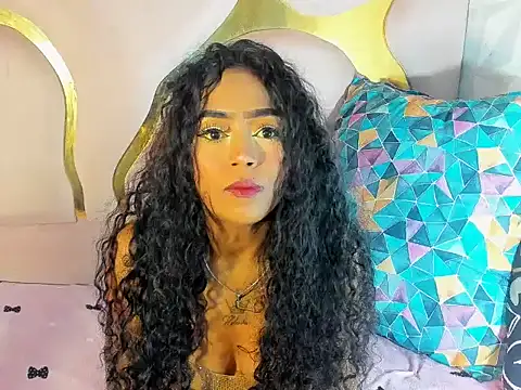 Snapshot of camilaqueenh chatting on 18, 10, 2025 camilaqueenh online show from 18, 10, 2025