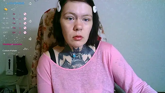 Snapshot of The_ICE_OWL chatting on 18, 10, 2025 The ICE OWL online show from 18, 10, 2025