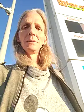 Snapshot of Cheryl_F chatting on 30, 4, 2026 Cheryl F online show from 30, 4, 2026