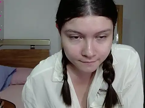 18 girl online show from 1, 11, 2025