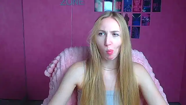 Snapshot of Emma_Moonlightt chatting on 28, 10, 2025 Emma Moonlightt online show from 28, 10, 2025