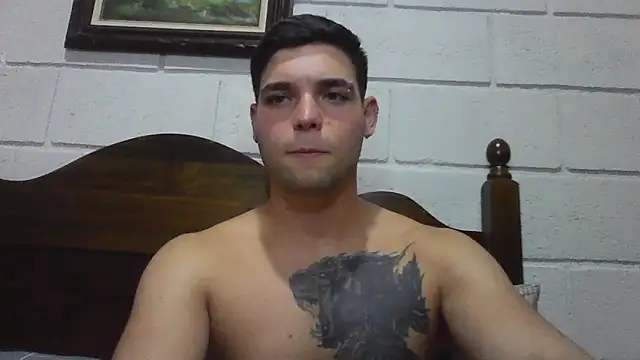 Snapshot of Zure-xxx chatting on 20, 5, 2026 Zure-xxx online show from 20, 5, 2026
