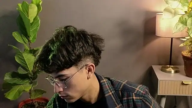 Aaron Eze online show from 17, 11, 2025