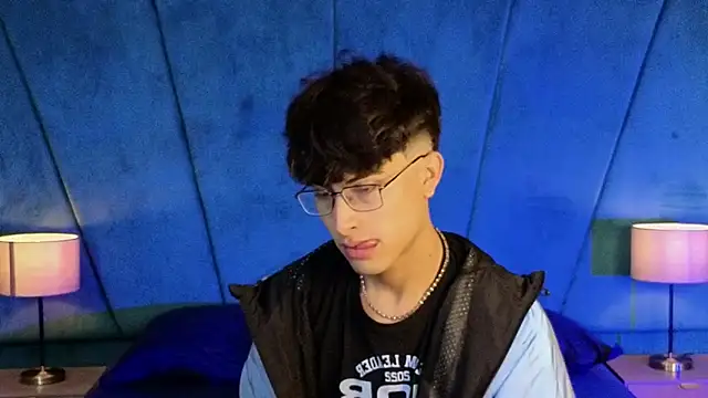 Aaron Eze online show from 26, 11, 2025