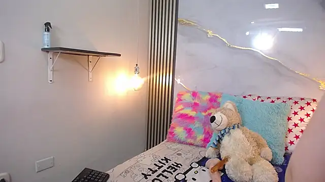 Snapshot of Miah-Princess chatting on 16, 10, 2025 Miah-Princess online show from 16, 10, 2025