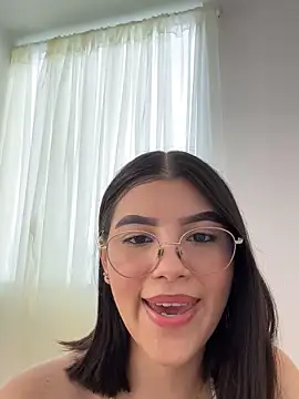 Snapshot of Julietalcl chatting on 21, 10, 2025 Julietalcl online show from 21, 10, 2025