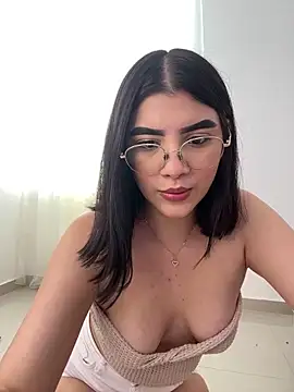 Snapshot of Julietalcl chatting on 17, 11, 2025 Julietalcl online show from 17, 11, 2025