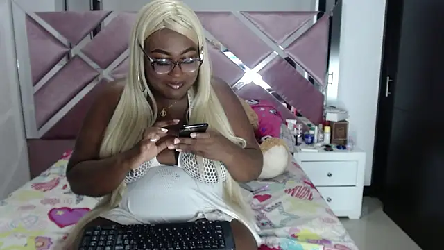 Snapshot of Antonellabigass chatting on 22, 10, 2025 Antonellabigass online show from 22, 10, 2025