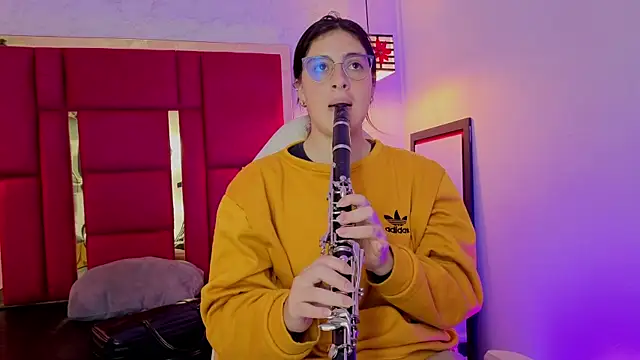 moon winy online show from 23, 4, 2026