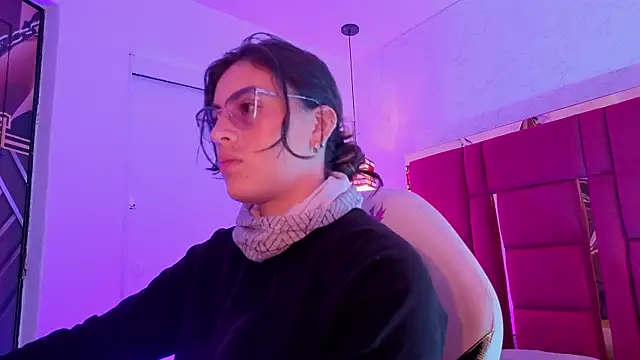 Snapshot of moon_winy chatting on 5, 7, 2026 moon winy online show from 5, 7, 2026