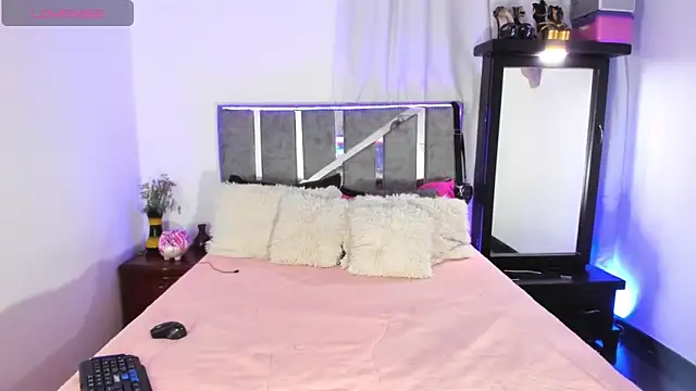 Snapshot of IvettePetit chatting on 26, 2, 2026 IvettePetit online show from 26, 2, 2026