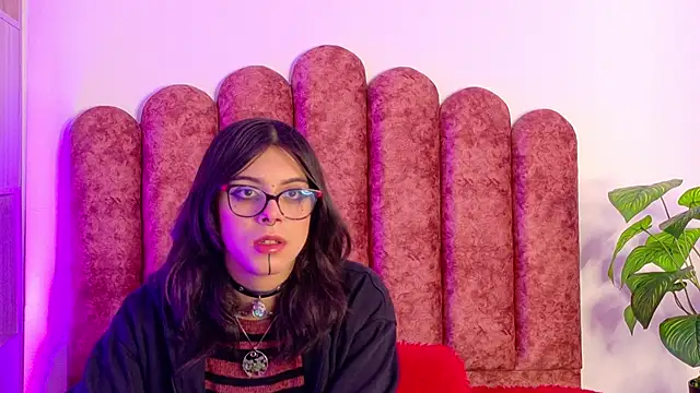 Lullaby Charade online show from 17, 11, 2025