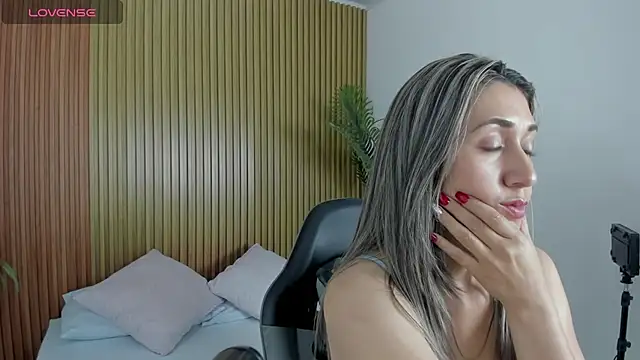 karlyy  online show from 26, 11, 2025