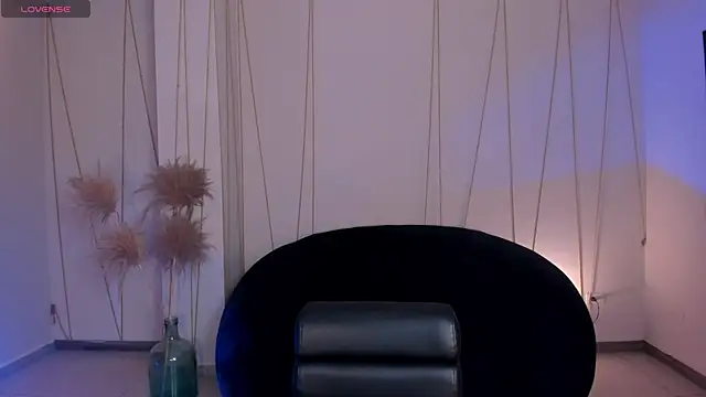 AnnieMonroe1 online show from 14, 12, 2025