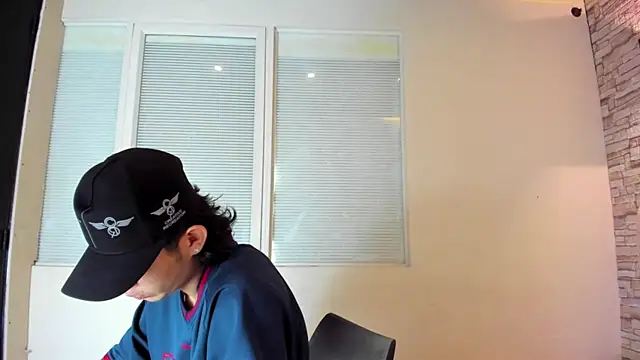 Owenn 17 online show from 23, 10, 2025