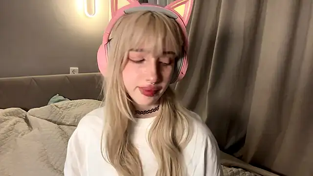 Milkmoriee online show from 30, 10, 2025