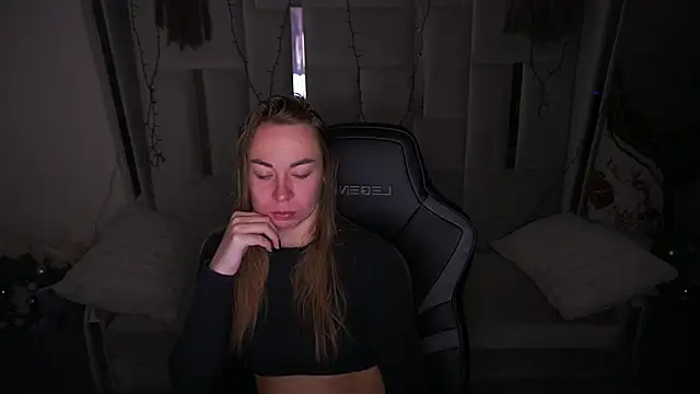 VixenMuse online show from 5, 3, 2026