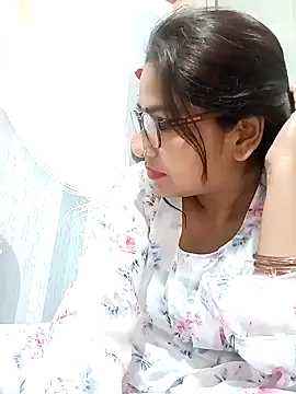 Vanshika1432 online show from 6, 11, 2025