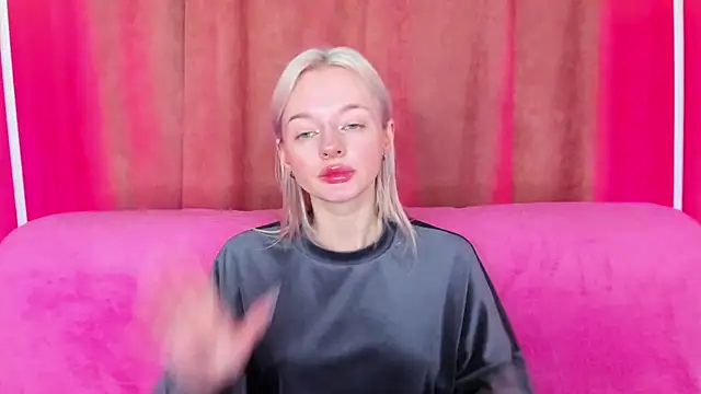 Snapshot of AlessaKiss chatting on 7, 5, 2026 AlessaKiss online show from 7, 5, 2026