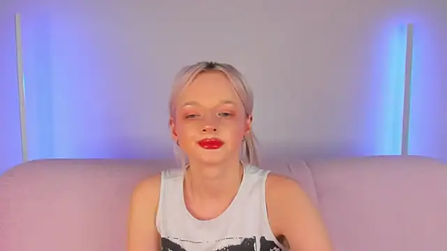 Snapshot of AlessaKiss chatting on 8, 6, 2026 AlessaKiss online show from 8, 6, 2026