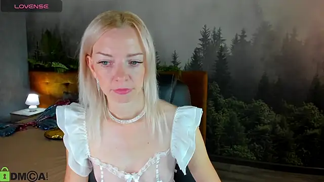 Snapshot of _Keetti_ chatting on 22, 10, 2025 Keetti online show from 22, 10, 2025