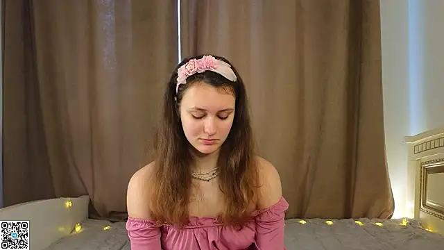 Snapshot of FoxFever chatting on 27, 2, 2026 FoxFever online show from 27, 2, 2026