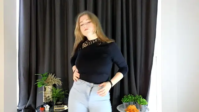 Snapshot of NightSaffron chatting on 1, 12, 2025 NightSaffron online show from 1, 12, 2025