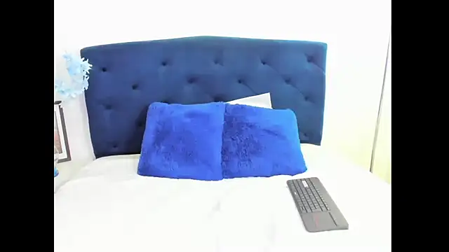 Scarlett Glows1 online show from 27, 10, 2025