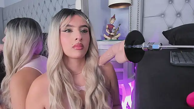 Snapshot of Lily_StClair chatting on 16, 4, 2026 Lily StClair online show from 16, 4, 2026