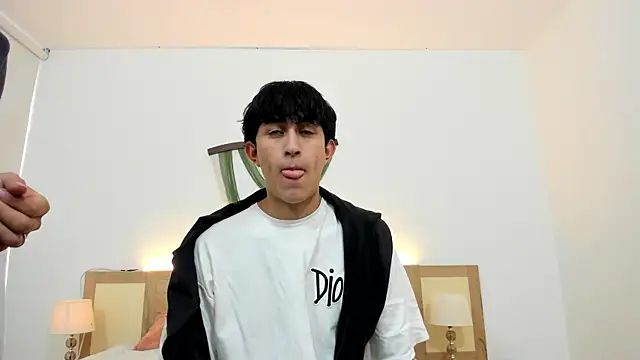 hoot booys  online show from 8, 2, 2026