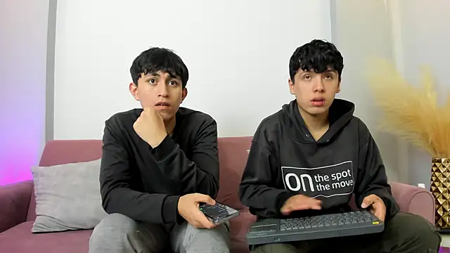 hoot booys  online show from 1, 4, 2026