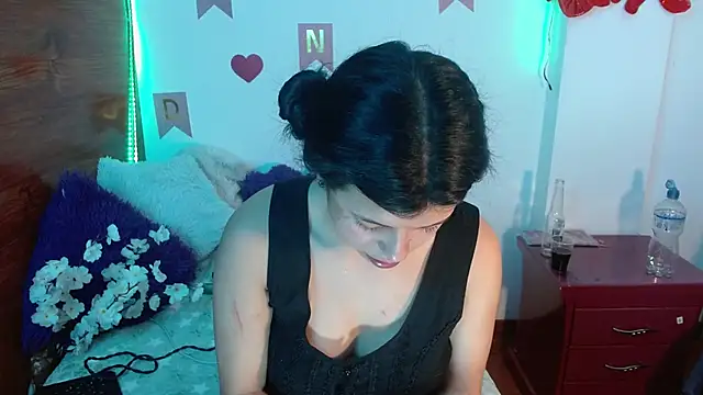 petite coral online show from 1, 12, 2025