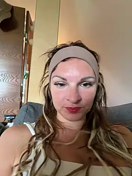 kinkysarahx online show from 17, 5, 2026