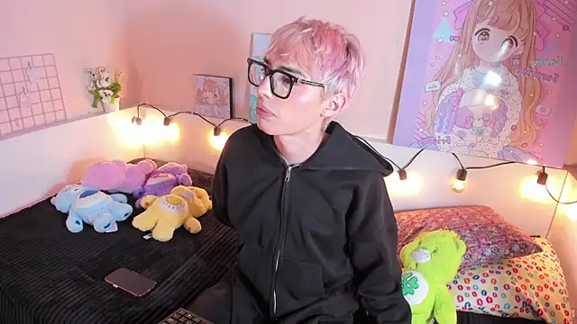 Strawberry Kitty  online show from 17, 11, 2025