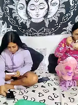 Snapshot of emily_n_abby chatting on 13, 5, 2026 emily n abby online show from 13, 5, 2026