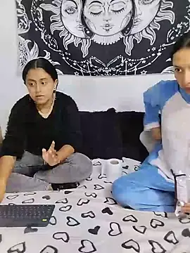 Snapshot of emily_n_abby chatting on 20, 5, 2026 emily n abby online show from 20, 5, 2026