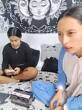 Snapshot of emily_n_abby chatting on 22, 5, 2026 emily n abby online show from 22, 5, 2026